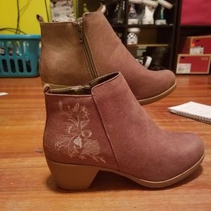 Size 9 never worn boots